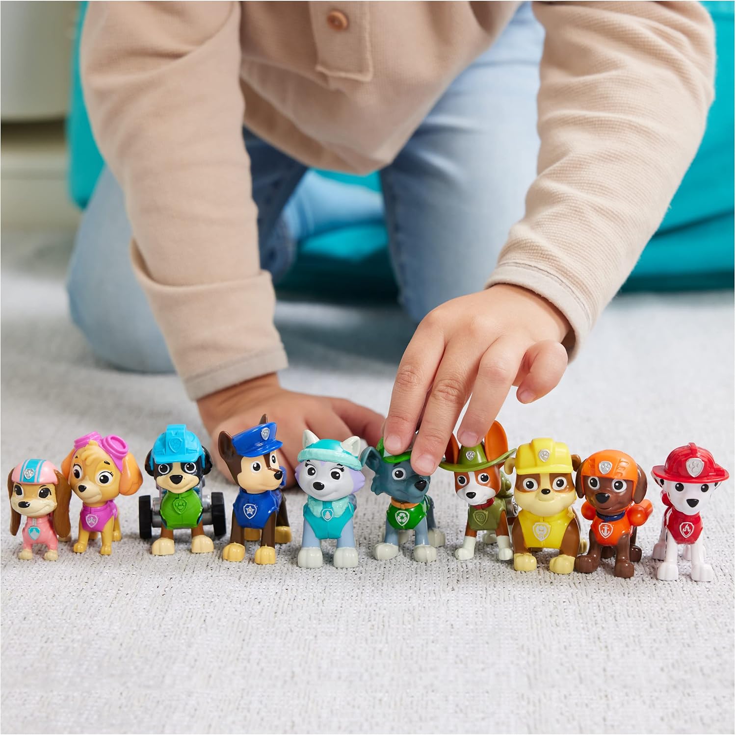Paw Patrol, 10th Anniversary, All Paws On Deck Toy Figures Gift Pack with 10 Collectible Action Figures, Kids Toys for Ages 3 and up Toy Figures Gift Pack (10 Characters)