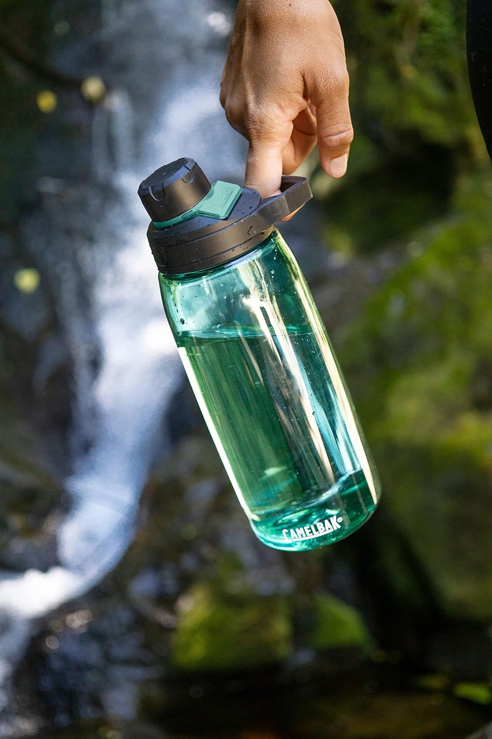 CamelBak Chute Mag BPA Free Water Bottle with Tritan Renew - Magnetic Cap 32 Ounces Clear