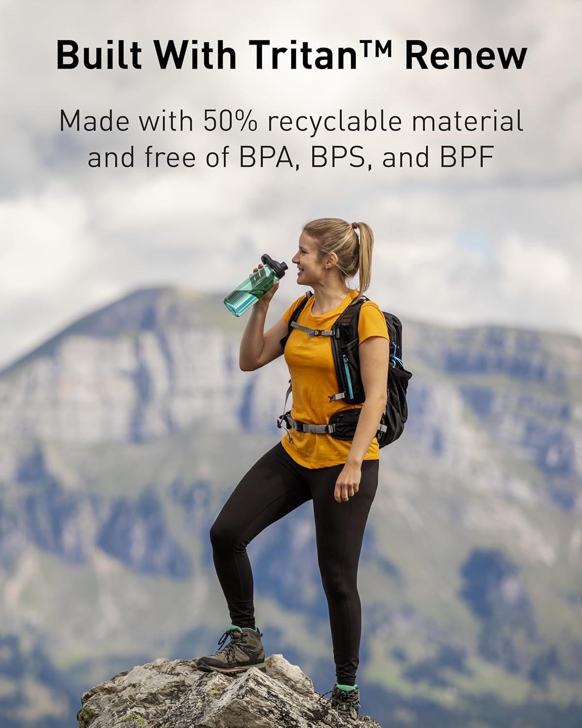 CamelBak Chute Mag BPA Free Water Bottle with Tritan Renew - Magnetic Cap 32 Ounces Clear