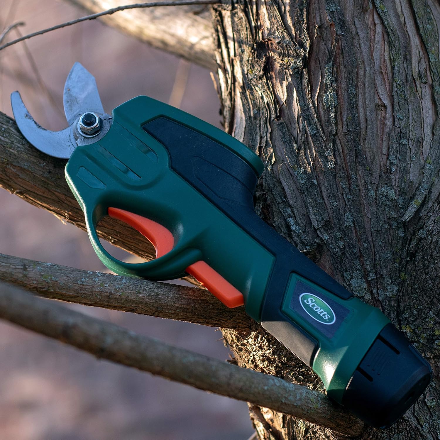 Scotts Outdoor Power Tools PR17215S 7.2-Volt Lithium-Ion Cordless Rechargeable Power Pruner, Green 7.2-Volt Pruner without Pole Pruning Shears