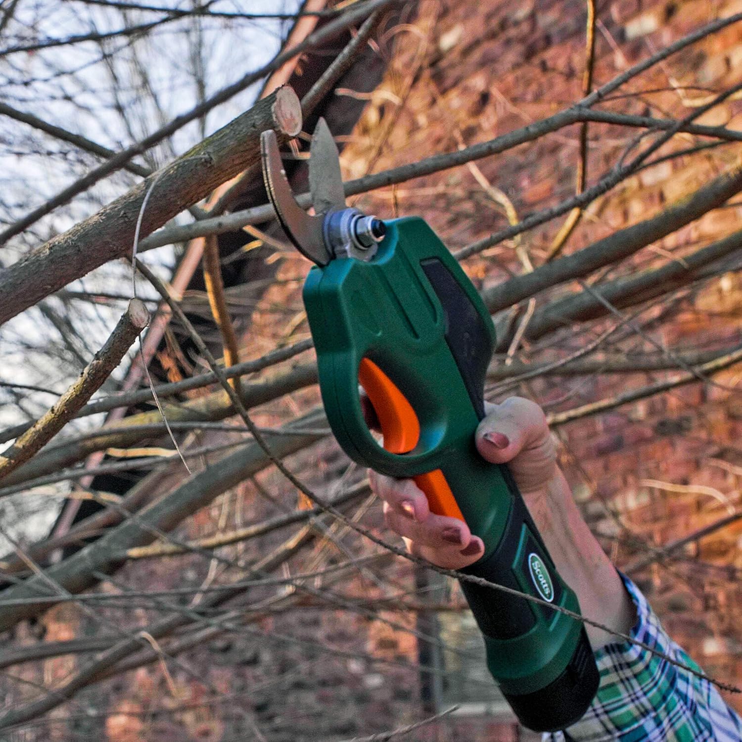 Scotts Outdoor Power Tools PR17215S 7.2-Volt Lithium-Ion Cordless Rechargeable Power Pruner, Green 7.2-Volt Pruner without Pole Pruning Shears