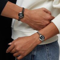 TOTWOO Long Distance Touch Bracelets for Couples, Vibration & Light up for Love Couples Bracelets | Long Distance Relationship Gifts for Girlfriend Bluetooth Pairing Jewelry 4-Figaro Chain/Black Sliver