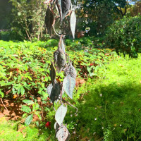 8.5 FT Rain Chain, Rain Chains for Gutters, Metal Rain Chain Downspouts, Circle with Leaves Rain Gutter Chains, Metal Rain Catcher for Outside, Decorative Your House and Garden, Verdigris Leaves Verdigris