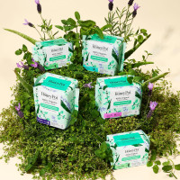 The Honey Pot Company - Herbal Pads for Women - Super w/Wings - Infused w/Essential Oils for Cooling Effect, Organic Cotton Cover, & Ultra-Absorbent Pulp Core - Feminine Care - 16 ct 16 Count (Pack of 1) Herbal Super Flow