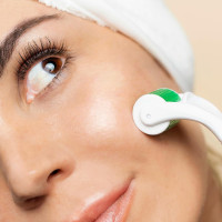 Derma Roller Microneedling Roller for Face - Includes Free Storage Case (Pack of 1) Unisex White