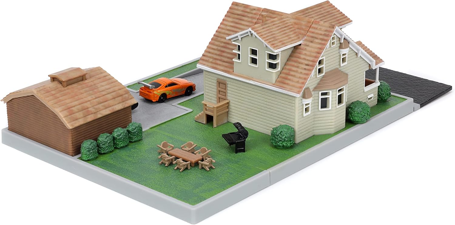 Fast & Furious Nano Hollywood Rides Dom Toretto's House Display Diorama with Two 1.65