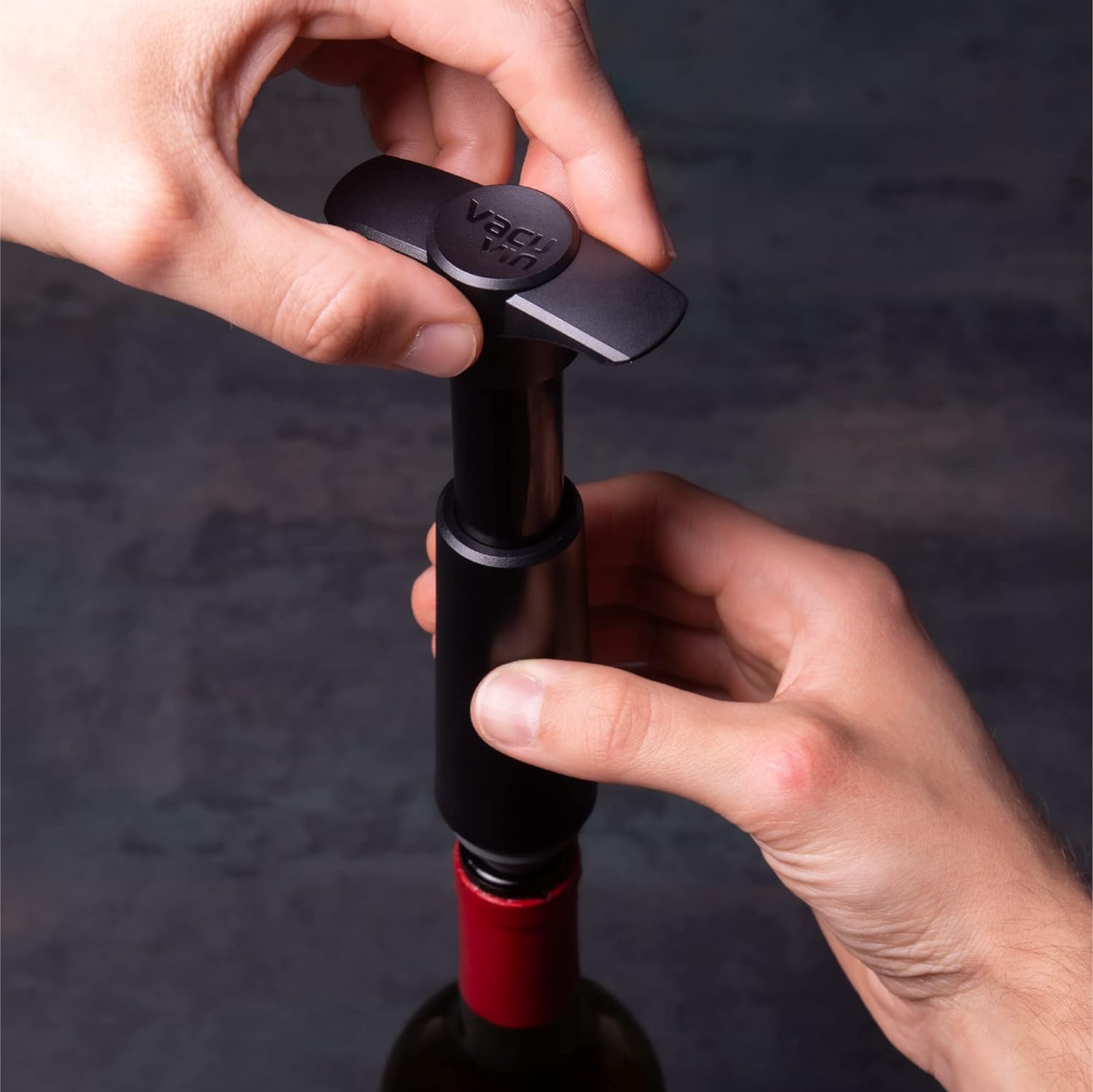 Vacu Vin Wine Saver Pump Black with Vacuum Wine Stopper - Keep Your Wine Fresh for up to 10 Days - 1 Pump 4 Stoppers - Reusable - Made in the Netherlands