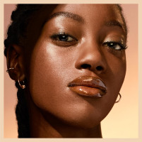 Maybelline Lifter Gloss, Hydrating Lip Gloss with Hyaluronic Acid, Ice, Pink Neutral, 0.18 Ounce 02 ICE 0.18 Fl Oz (Pack of 1)