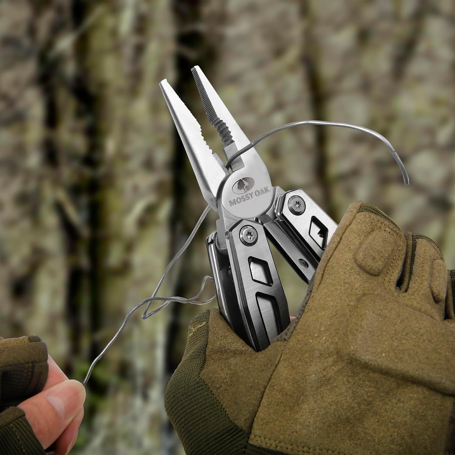 MOSSY OAK Multitool, 21-in-1 Stainless Steel Pocket Knife with Screwdriver Sleeve, Self-locking Pliers with Sheath-Perfect for Outdoor, Survival, Camping, Hiking, Simple Repair 21-in-1 Silver