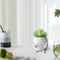 Smiling Plant Pot with Middle Fingers Up, Flower Pots for Succulents, Funny Resin Figure Planter Pot for Indoor Outdoor