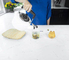 Joie Ceramic Beehive Honey Pot and Wooden Dipper, Mini