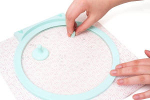 We R Memory Keepers Circle Spin & Trim Tool, Includes Circle Maker Tool & Two Replacement Blades, Rotates 360 Degrees,1 Inch to 8 Inch Circles