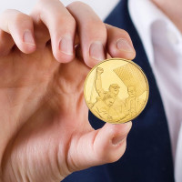 Donald Trump Fighting for America Coin,Trump Never Surrender Coin, Trump Collectibles Assassinated Shooting Coins, Trump Gifts Medals Home Decoration