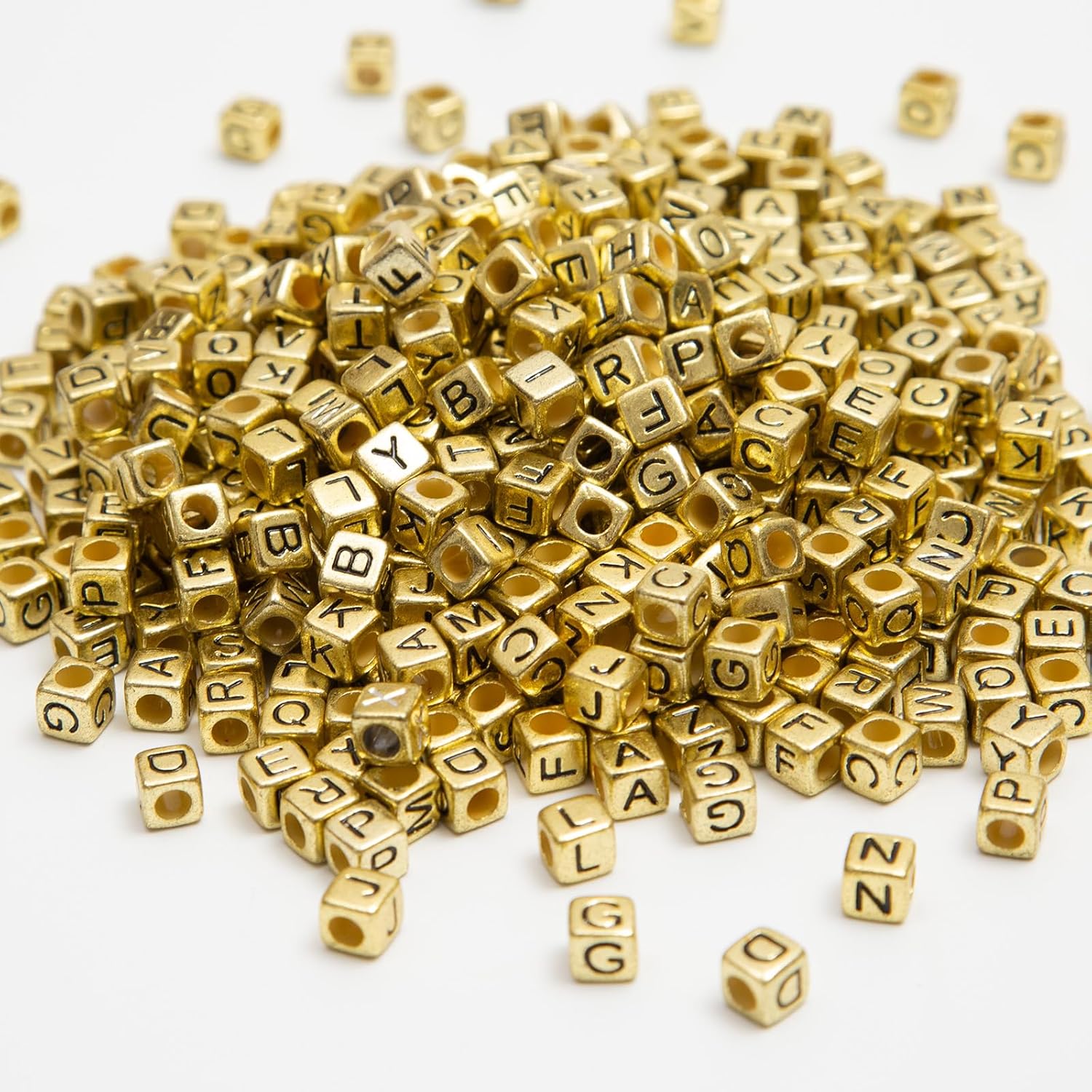 1000pcs Square Letter Beads for Bracelets, 6x6mm Gold Cube Alphabet A-Z Beads for Jewelry Making Friendship Bracelets (Cube Gold)