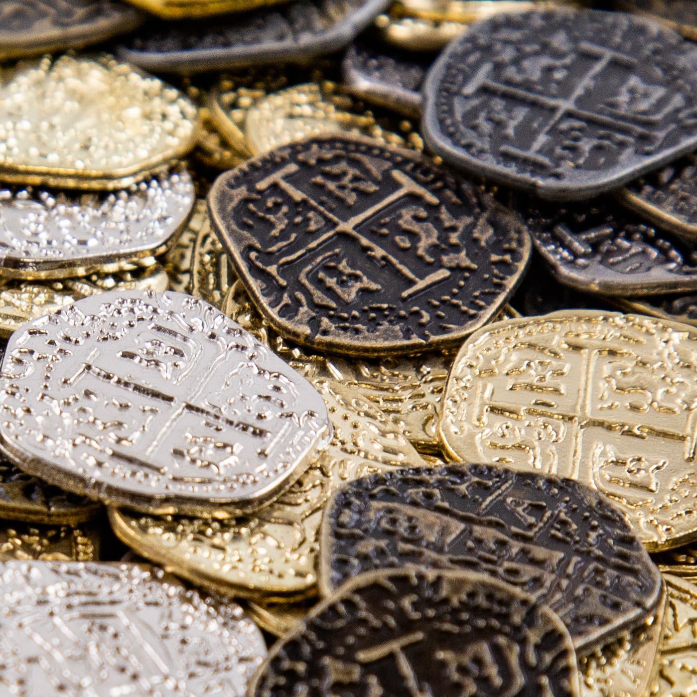 200 Pirate Coins - Gold and Silver Doubloon Replicas 200 Standard Coins (Gold/Silver)