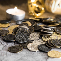 200 Pirate Coins - Gold and Silver Doubloon Replicas 200 Standard Coins (Gold/Silver)