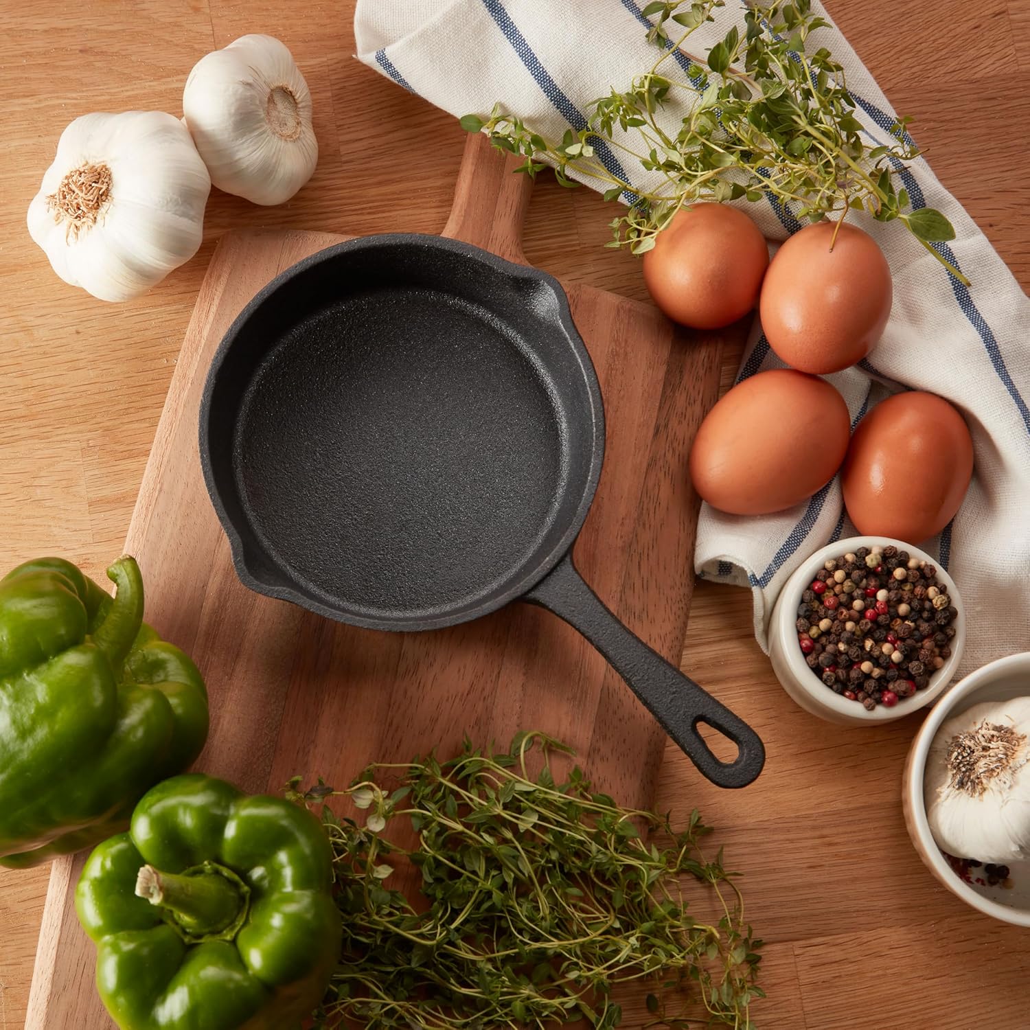 Casamoda 5.4 inch (13.7cm) pre-seasoned cast iron skillet, Mini Fry Pan, Round 5-Inch Round